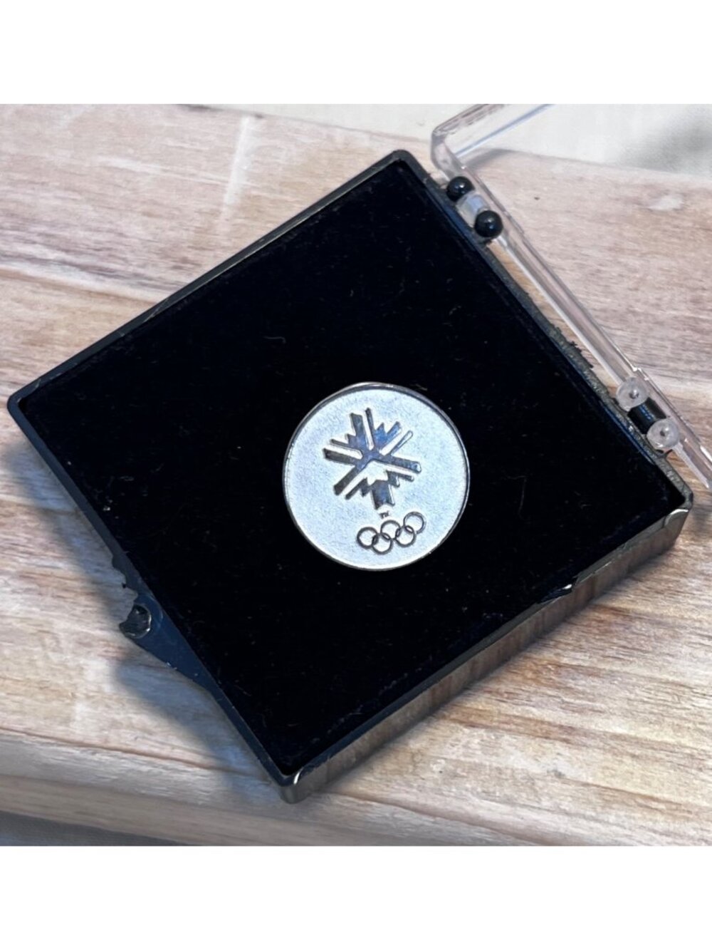 2002 Winter Olympics Snowflake Pin With Display Case  Salt Lake City, Utah SLOC